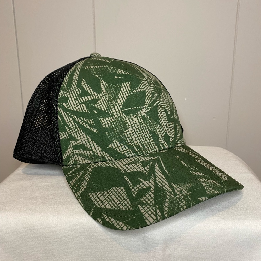 Lululemon Men’s hat
